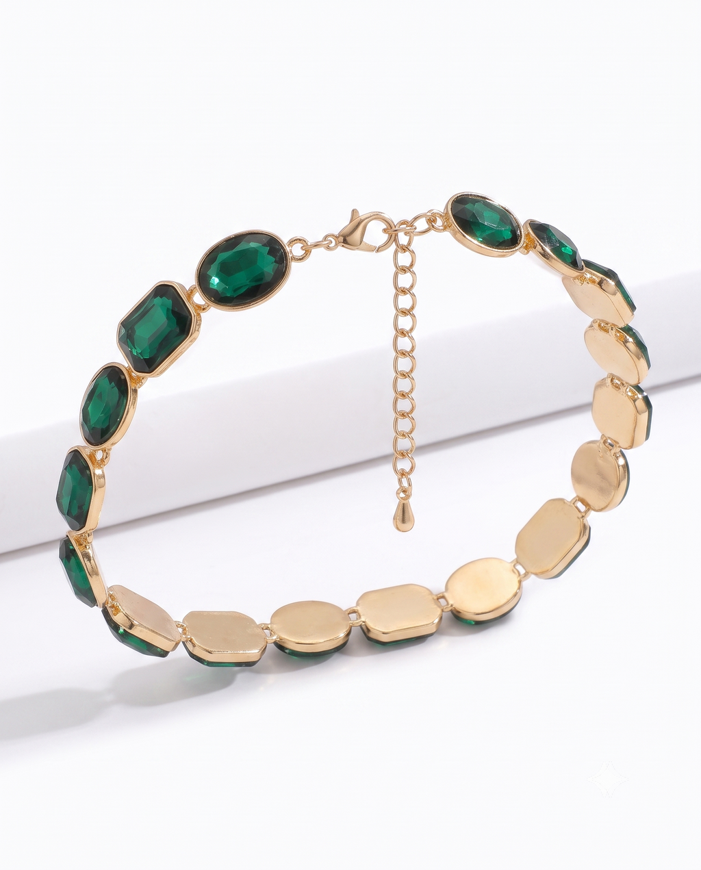 Shiny Crystal Necklace Set – Bold Emerald Glamour